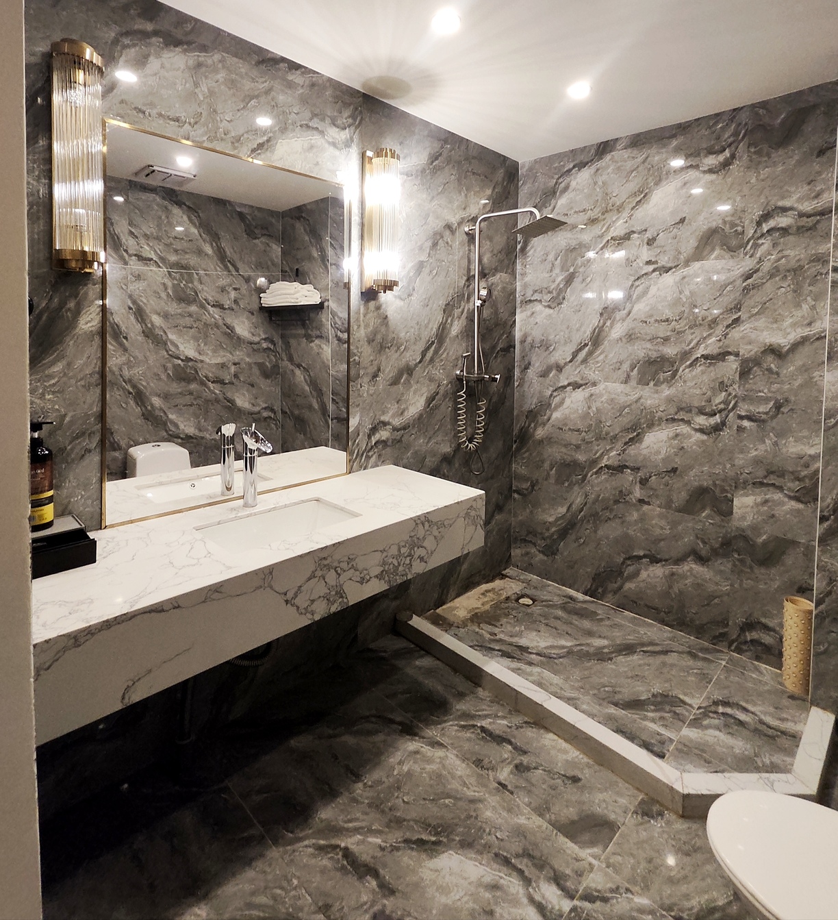 Q&H hotel — зураг 4