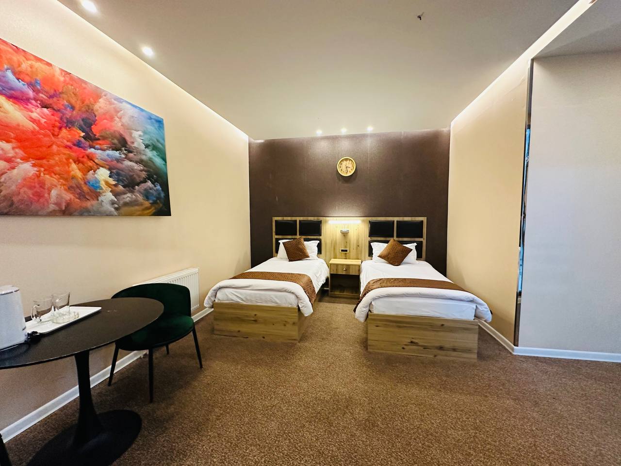 Simple twin room